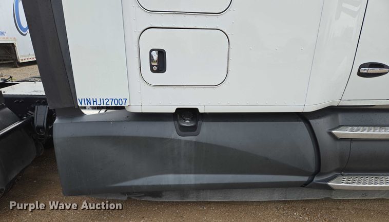 image for item EM7341 2017 Kenworth T680 semi truck