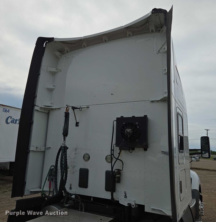 image for item EM7341 2017 Kenworth T680 semi truck