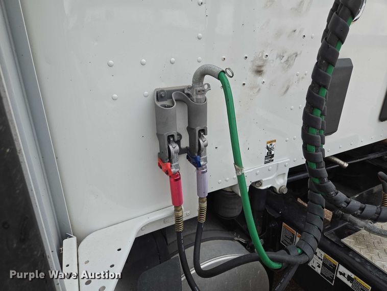 image for item EM7341 2017 Kenworth T680 semi truck