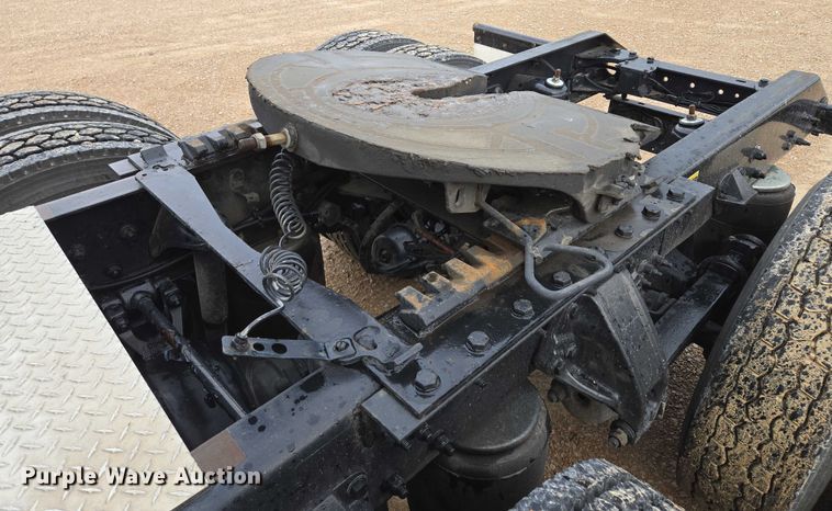 image for item EM7341 2017 Kenworth T680 semi truck