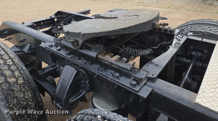 image for item EM7341 2017 Kenworth T680 semi truck