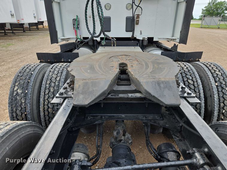 image for item EM7341 2017 Kenworth T680 semi truck