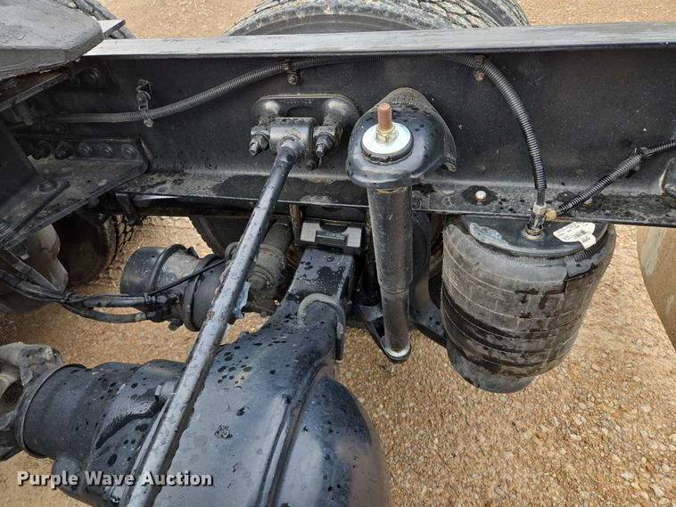 image for item EM7341 2017 Kenworth T680 semi truck