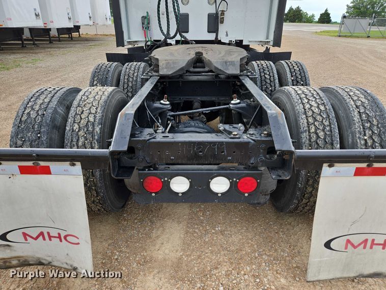 image for item EM7341 2017 Kenworth T680 semi truck