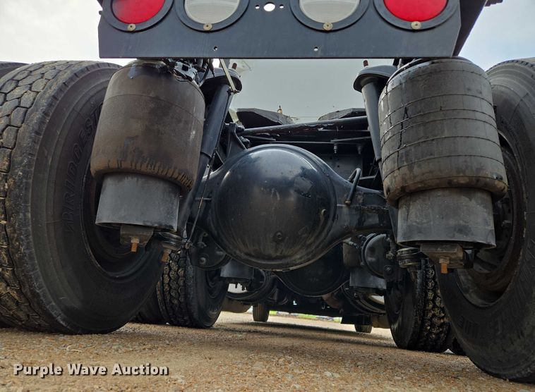 image for item EM7341 2017 Kenworth T680 semi truck