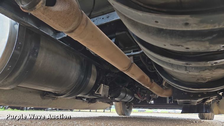 image for item EM7341 2017 Kenworth T680 semi truck