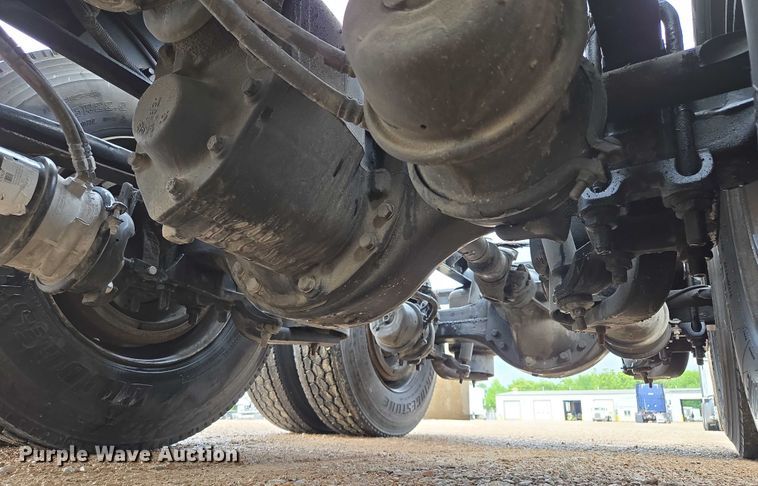 image for item EM7341 2017 Kenworth T680 semi truck