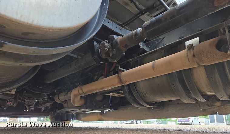 image for item EM7341 2017 Kenworth T680 semi truck