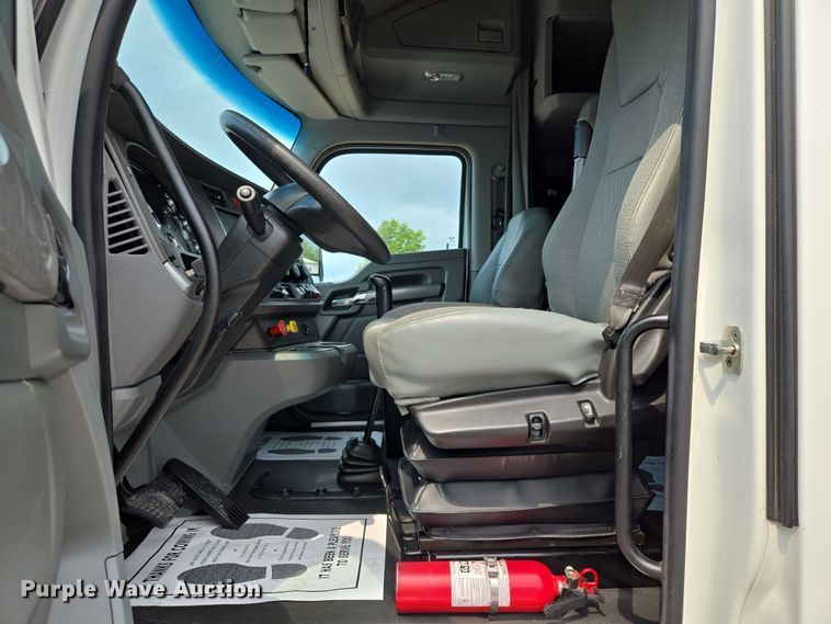 image for item EM7341 2017 Kenworth T680 semi truck