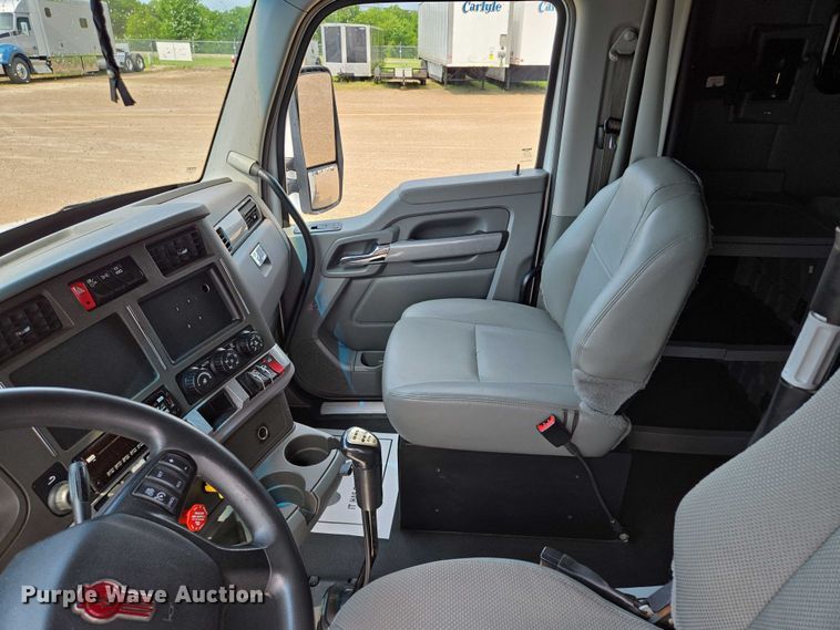 image for item EM7341 2017 Kenworth T680 semi truck