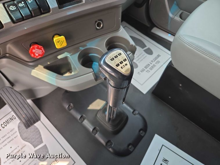 image for item EM7341 2017 Kenworth T680 semi truck