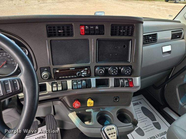 image for item EM7341 2017 Kenworth T680 semi truck