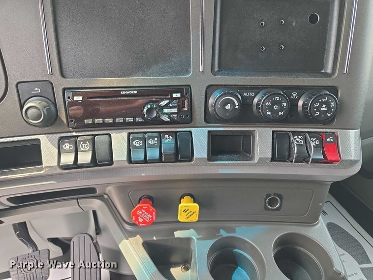 image for item EM7341 2017 Kenworth T680 semi truck