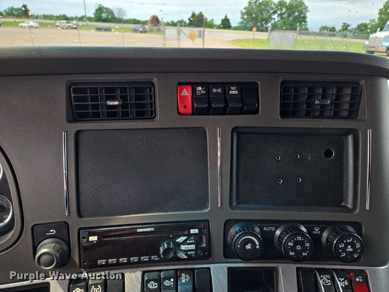 image for item EM7341 2017 Kenworth T680 semi truck