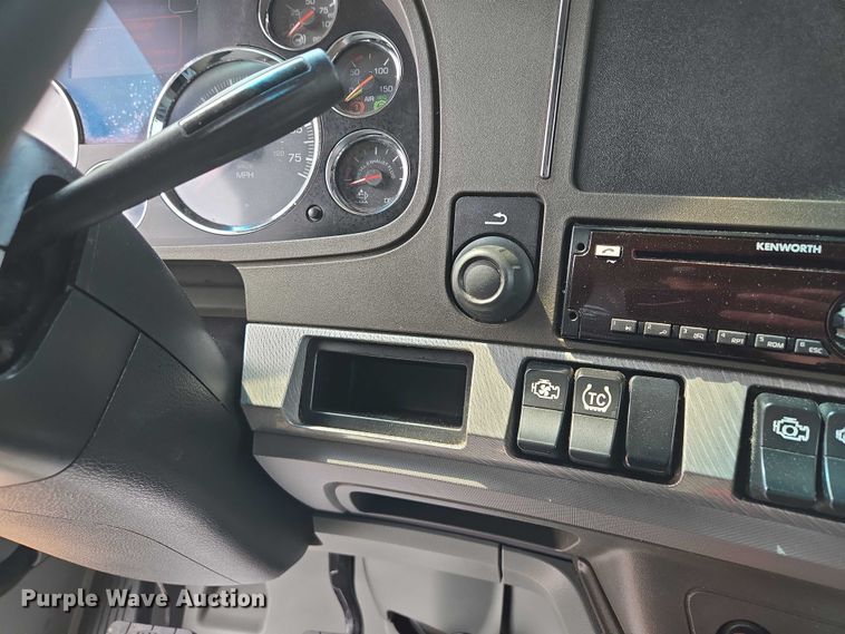 image for item EM7341 2017 Kenworth T680 semi truck