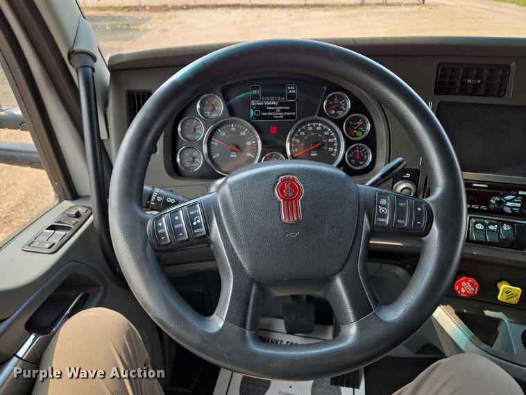 image for item EM7341 2017 Kenworth T680 semi truck