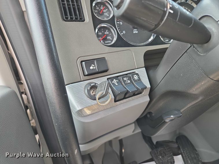 image for item EM7341 2017 Kenworth T680 semi truck