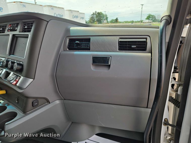 image for item EM7341 2017 Kenworth T680 semi truck