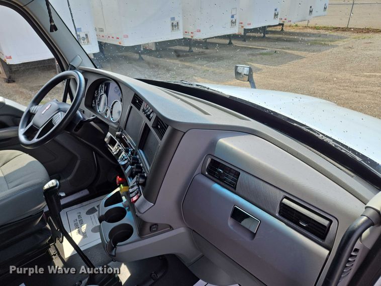 image for item EM7341 2017 Kenworth T680 semi truck