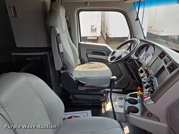 image for item EM7341 2017 Kenworth T680 semi truck