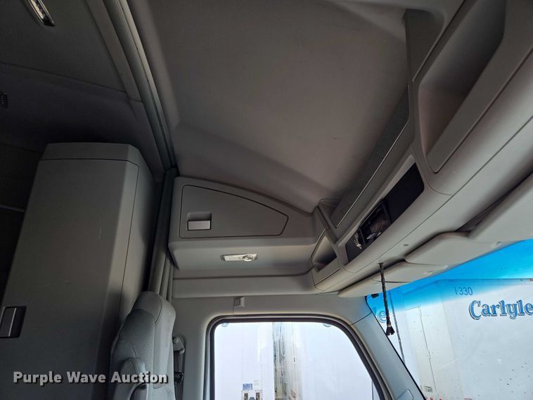 image for item EM7341 2017 Kenworth T680 semi truck