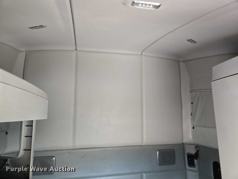 image for item EM7341 2017 Kenworth T680 semi truck