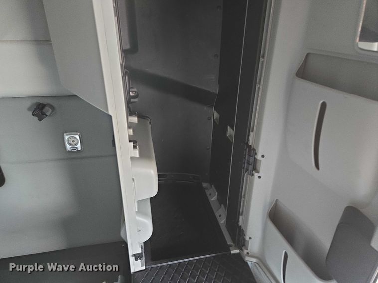 image for item EM7341 2017 Kenworth T680 semi truck