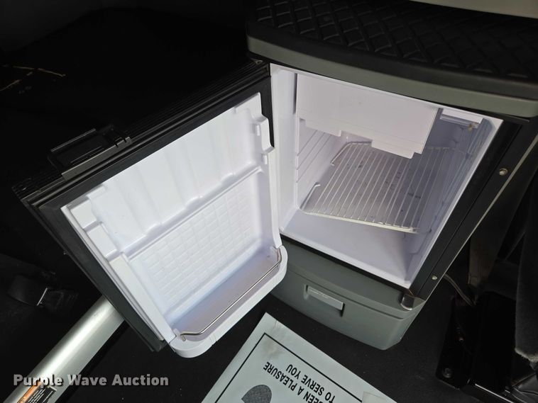 image for item EM7341 2017 Kenworth T680 semi truck