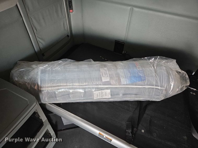 image for item EM7341 2017 Kenworth T680 semi truck