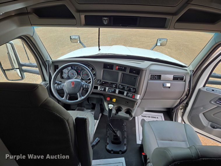 image for item EM7341 2017 Kenworth T680 semi truck