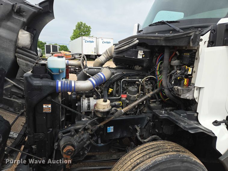 image for item EM7341 2017 Kenworth T680 semi truck