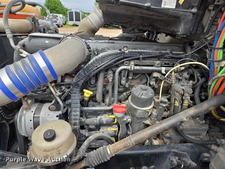 image for item EM7341 2017 Kenworth T680 semi truck