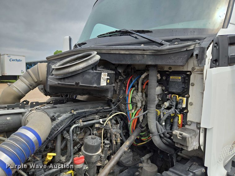 image for item EM7341 2017 Kenworth T680 semi truck