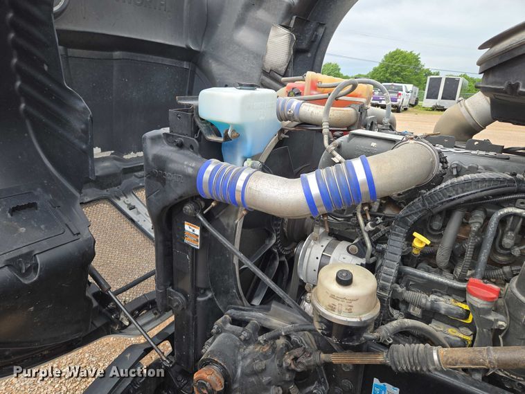 image for item EM7341 2017 Kenworth T680 semi truck