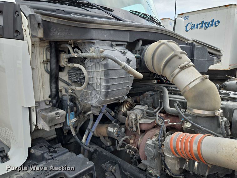 image for item EM7341 2017 Kenworth T680 semi truck