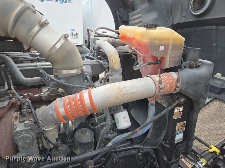 image for item EM7341 2017 Kenworth T680 semi truck