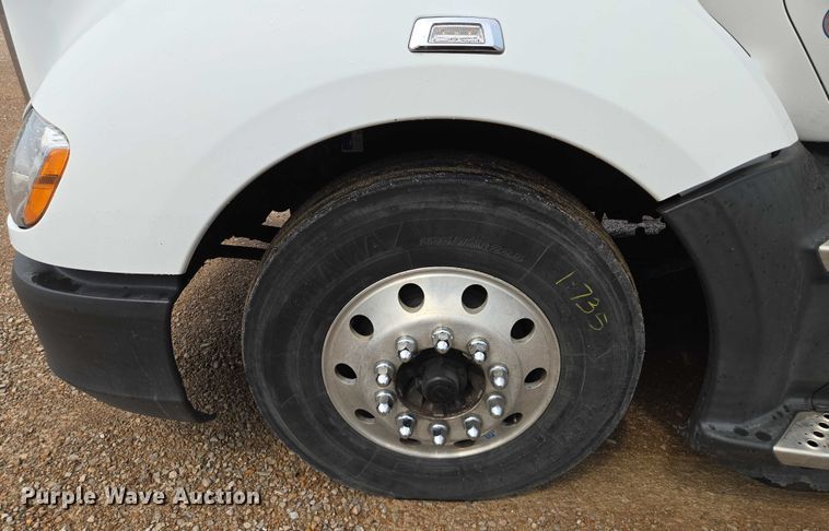 image for item EM7341 2017 Kenworth T680 semi truck