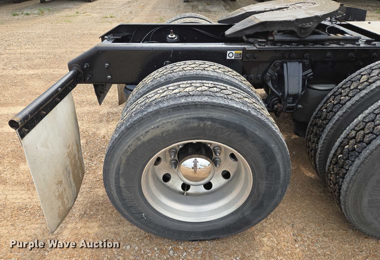 image for item EM7341 2017 Kenworth T680 semi truck