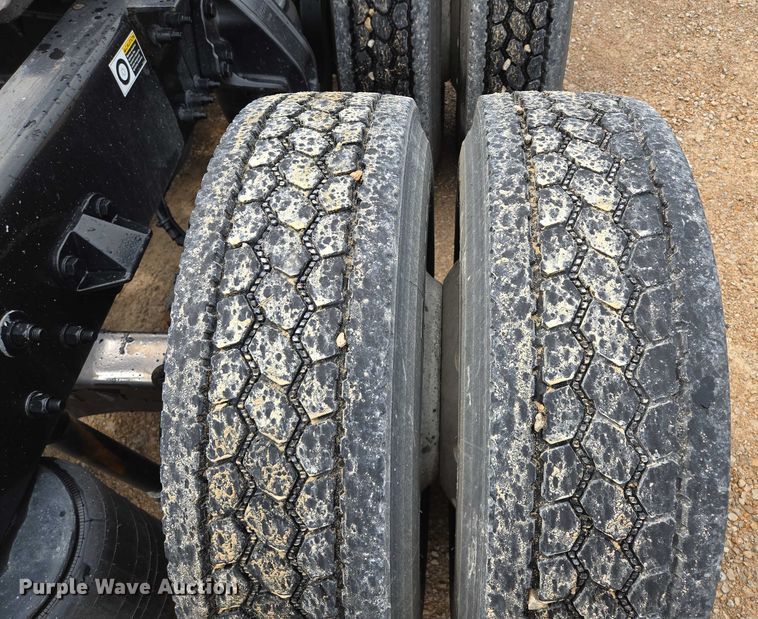 image for item EM7341 2017 Kenworth T680 semi truck