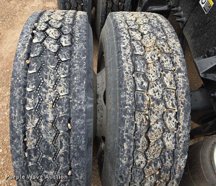 image for item EM7341 2017 Kenworth T680 semi truck