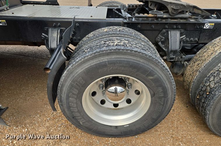 image for item EM7341 2017 Kenworth T680 semi truck