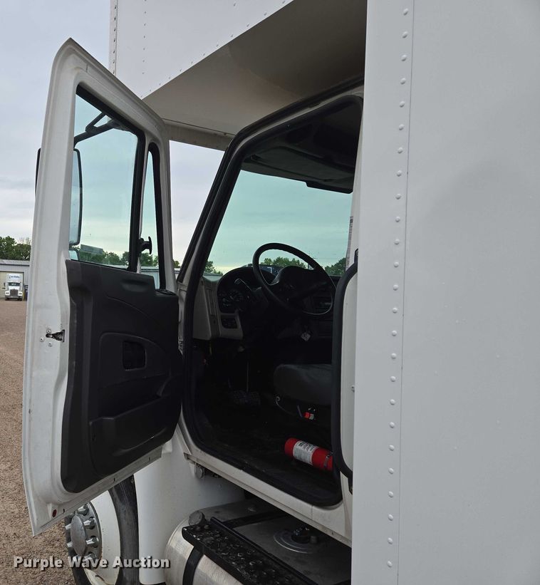 image for item EM7342 2013 International MA035 box truck