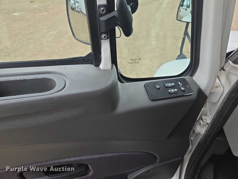 image for item EM7342 2013 International MA035 box truck