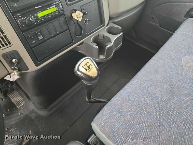 image for item EM7342 2013 International MA035 box truck