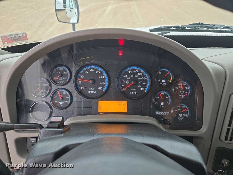 image for item EM7342 2013 International MA035 box truck