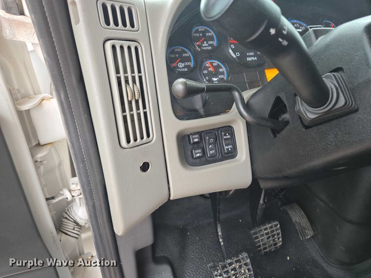 image for item EM7342 2013 International MA035 box truck