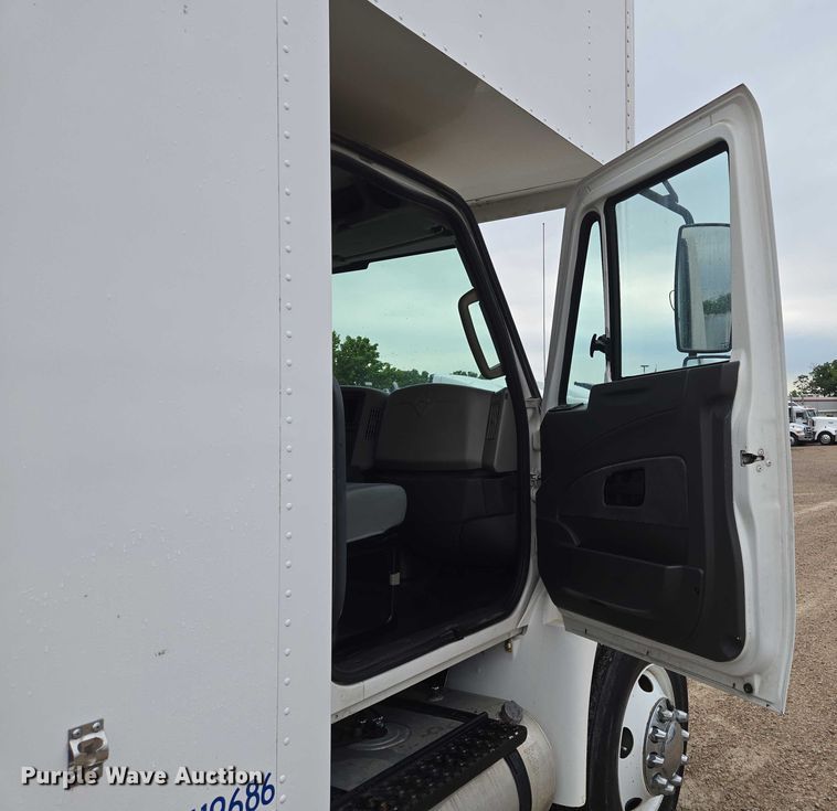 image for item EM7342 2013 International MA035 box truck