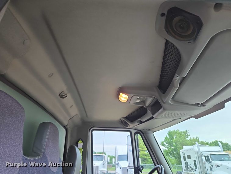 image for item EM7342 2013 International MA035 box truck