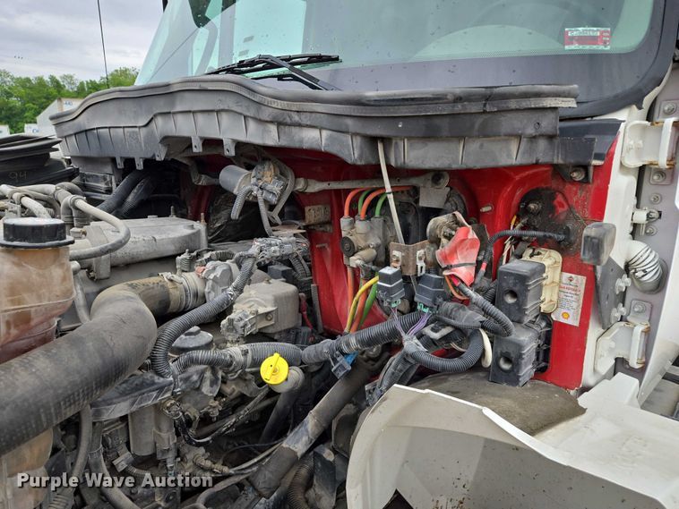 image for item EM7342 2013 International MA035 box truck