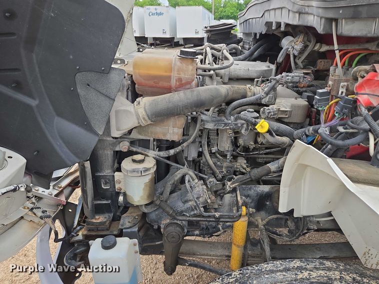 image for item EM7342 2013 International MA035 box truck